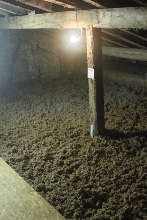 Isolation de combles perdus en laine de roche soufflée à Vic-Fezensac (32)